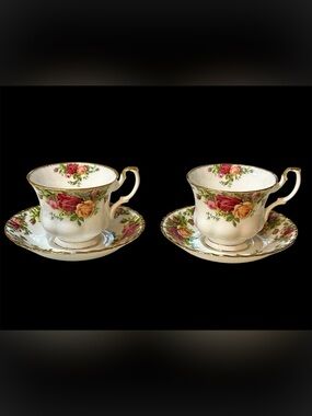 Royal Albert Old Country Roses Teacup and Saucers Floral Design Stippled Gold